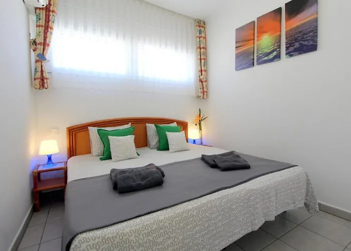 Leon Inmo Elen - 10417 * Empuriabrava